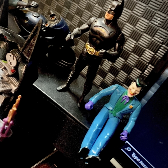 90s Original Keener Batman and Friends Figures Housing, guns equipment included